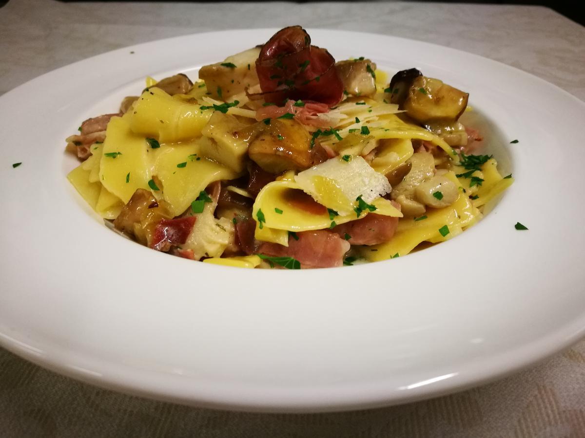 Locanda Della Pieve Tizzano Val Parma Екстериор снимка