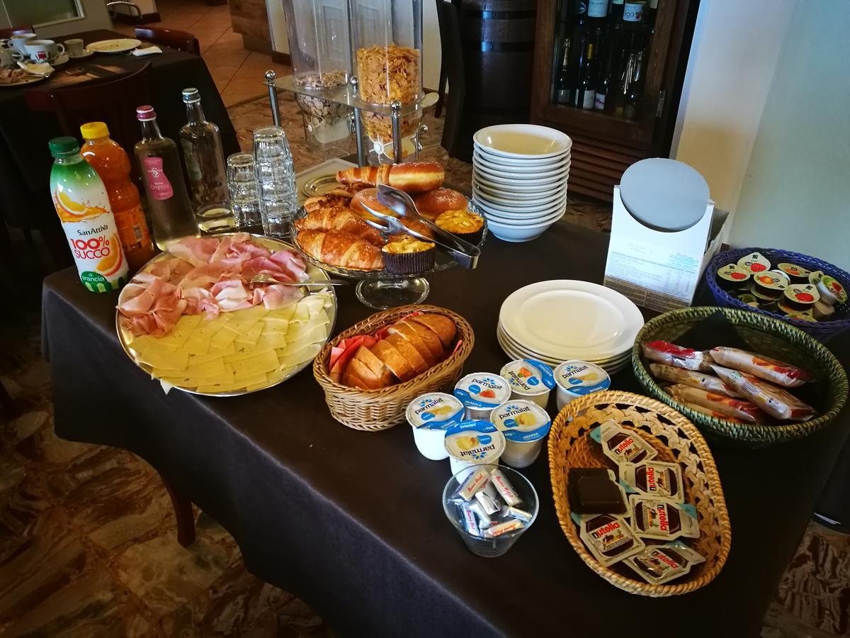 Locanda Della Pieve Tizzano Val Parma Екстериор снимка